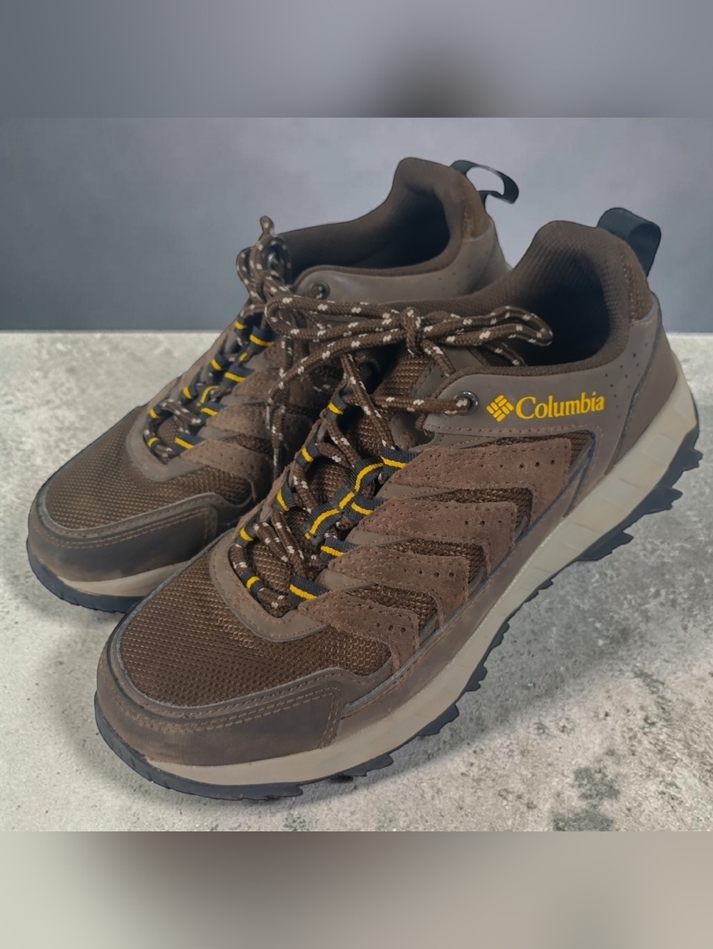 Columbia Mens Sz 7.5 Strata Trail Waterproof Outdoors Hiking Athletic Trainers